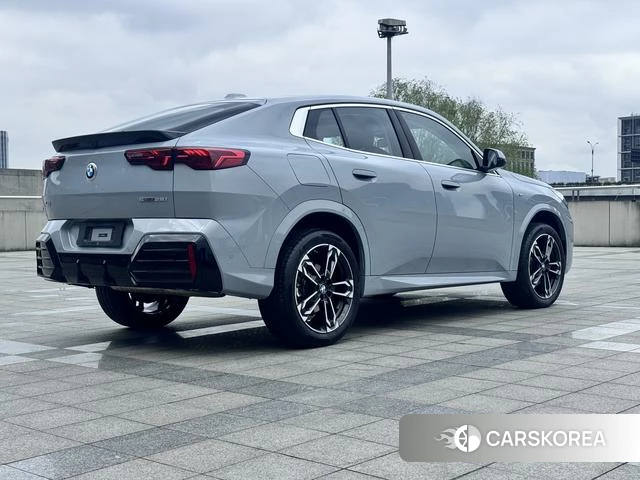 BMW X2 (import) 2025 Серебристо-серый из Китая, фото 5