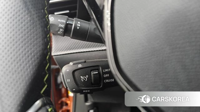Peugeot e-2008 second generation 2023 Оранжевый из Кореи, фото 5