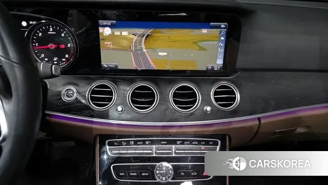 Mercedes-Benz E-Class W213 2018 Белый из Кореи, фото 5