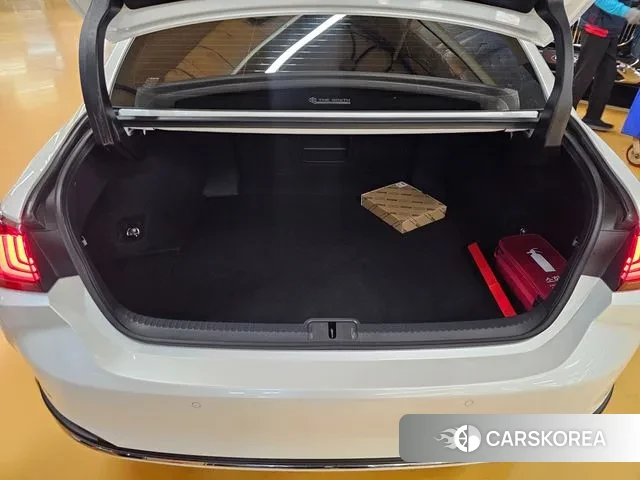 Lexus ES300h 7th generation 2025 Белый из Кореи, фото 5