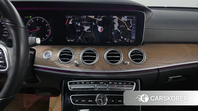 Mercedes-Benz E-Class W213 2018 Серый из Кореи, фото 5