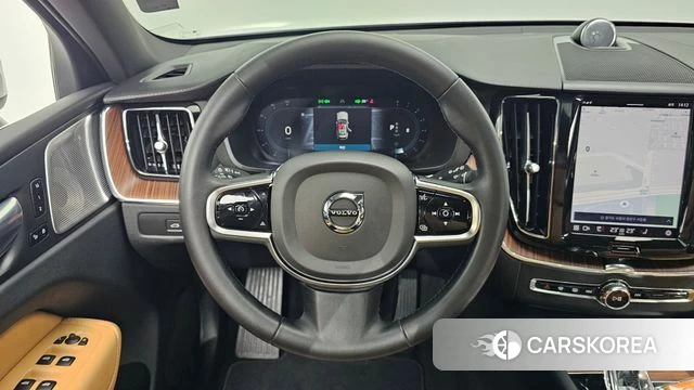 Volvo XC60 second Generation 2023 Белый из Кореи, фото 5