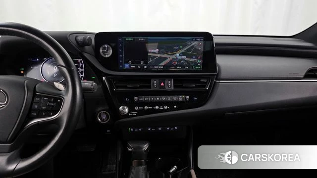 Lexus ES300h 7th generation 2024 Белый из Кореи, фото 5