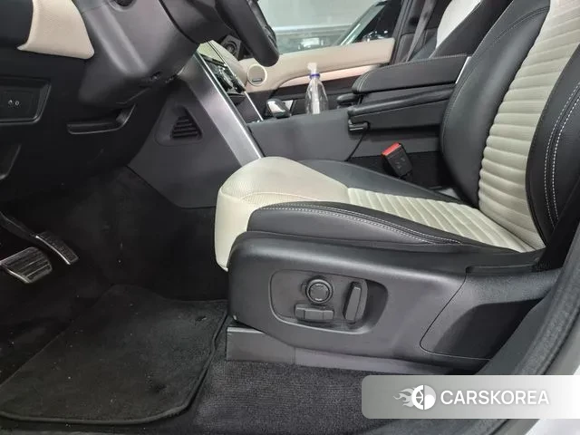 Land Rover Discovery 5 2023 Белый из Кореи, фото 5