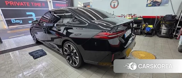 BMW 5 Series (G60) 2025 Черный из Кореи, фото 5