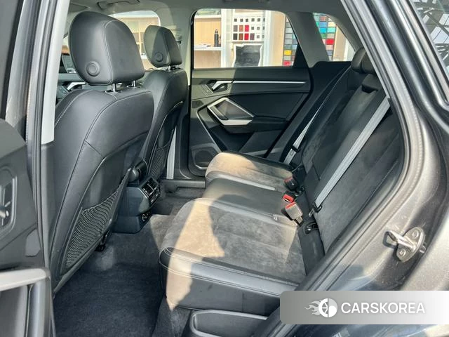 Audi Q3 2021 Темно-серый из Китая, фото 5