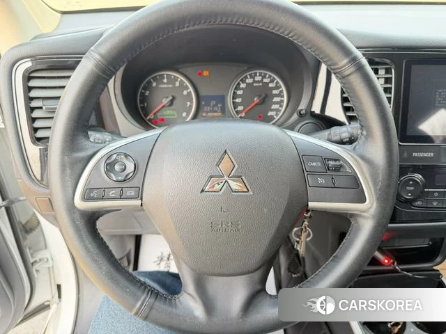Mitsubishi  Outlander 2023 Белый из Китая, фото 5