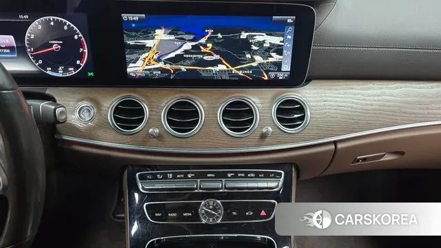 Mercedes-Benz E-Class W213 2018 Белый из Кореи, фото 5