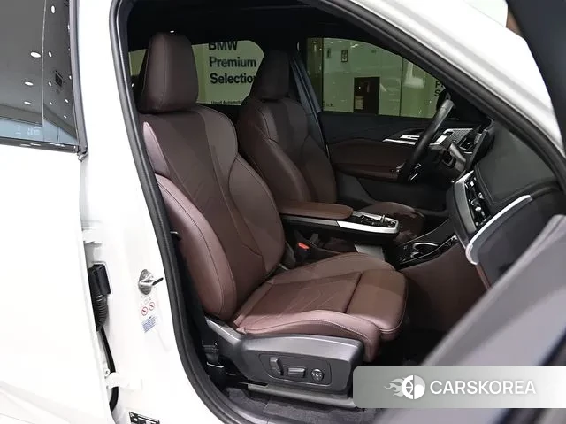 BMW iX1 (U11) 2023 Белый из Кореи, фото 5