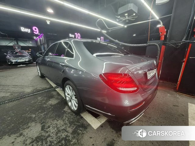 Mercedes-Benz E-Class W213 2018 Серебристо-серый из Кореи, фото 5