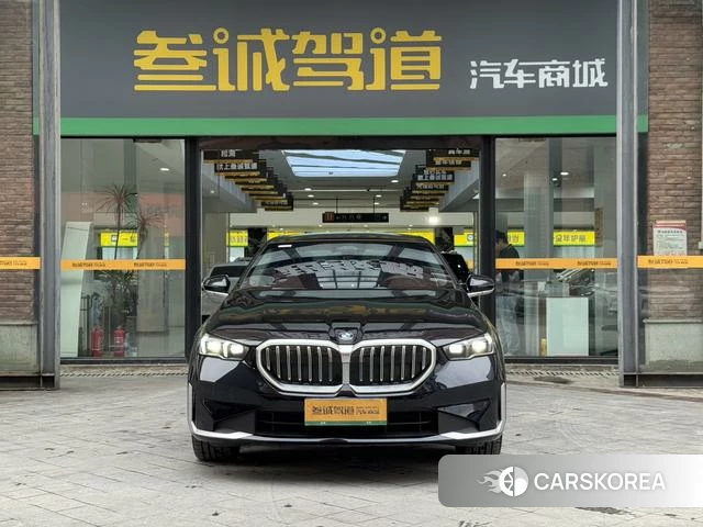 BMW 5 series 2025 Черный из Китая, фото 5