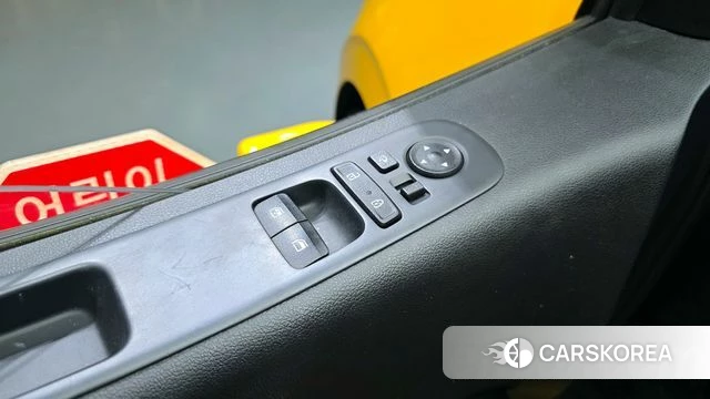 Hyundai Staria 2022 Желтый из Кореи, фото 5