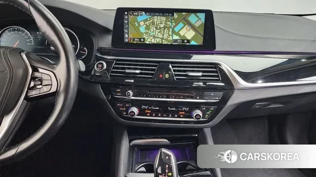 BMW 5 Series (G30) 2018 Белый из Кореи, фото 5