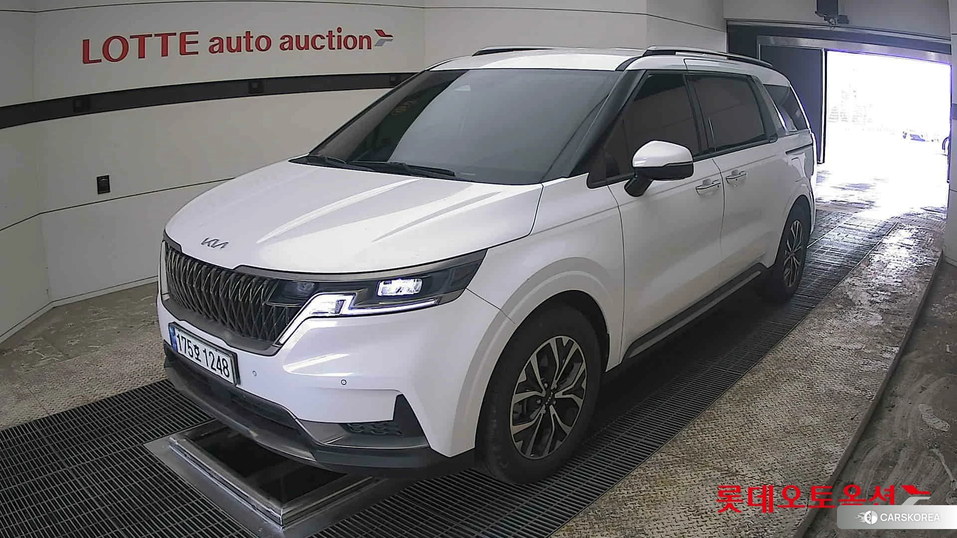 Kia Carnival 2023 Белый из Кореи, фото 5