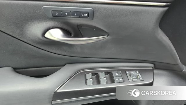 Lexus ES300h 7th generation 2020 Черный из Кореи, фото 5