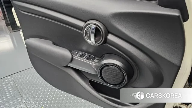 Mini Cooper 2021 Жемчужный цвет из Кореи, фото 5