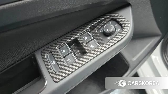 Volkswagen Golf 8th Generation 2022 Белый из Кореи, фото 5