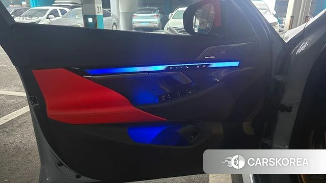 BMW M5 (G90) 2025 Небесно-голубой из Кореи, фото 5