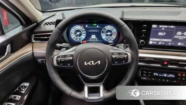 Kia K5 3rd generation 2023 Белый из Кореи, фото 5