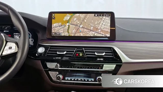 BMW 5 Series (G30) 2022 Серебристо-серый из Кореи, фото 5