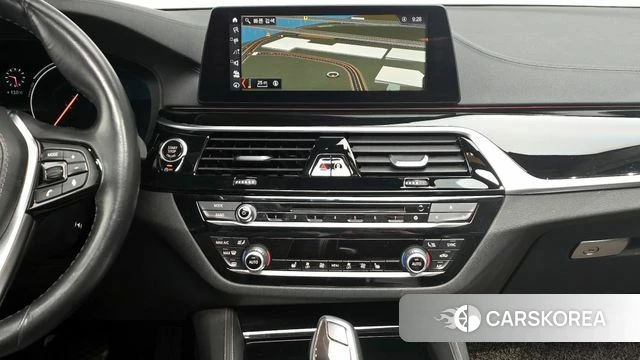 BMW 5 Series (G30) 2018 Белый из Кореи, фото 5