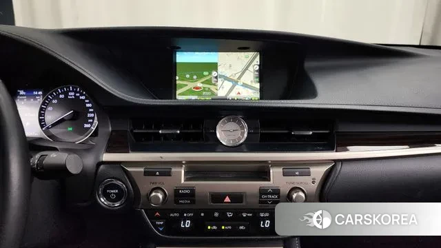 Lexus New ES300h 2018 Песочный из Кореи, фото 5