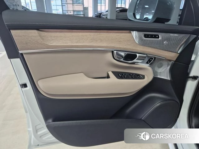 Volvo XC90 second Generation 2025 Белый из Кореи, фото 5