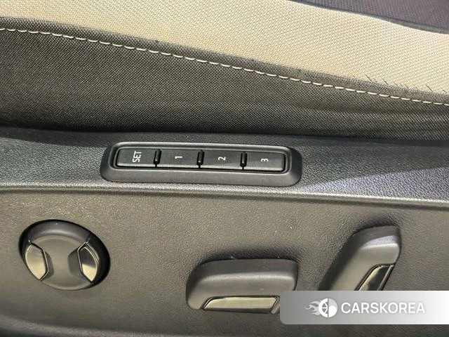 Volkswagen Golf 2023 Белый из Китая, фото 5
