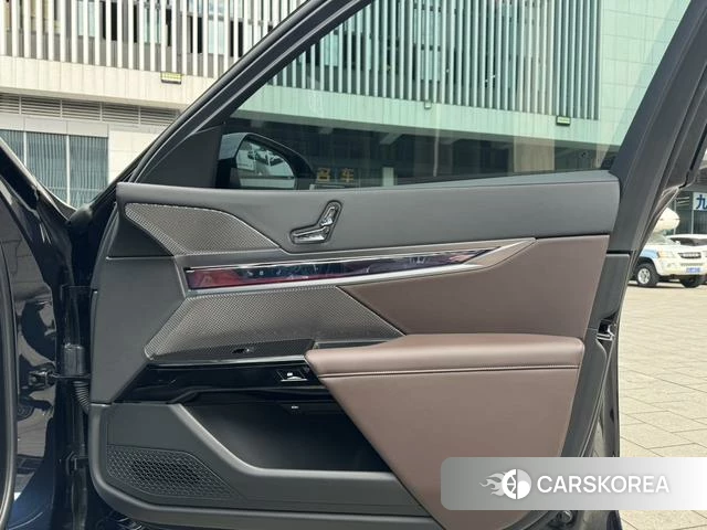BMW 7 series 2024 Черный из Китая, фото 5