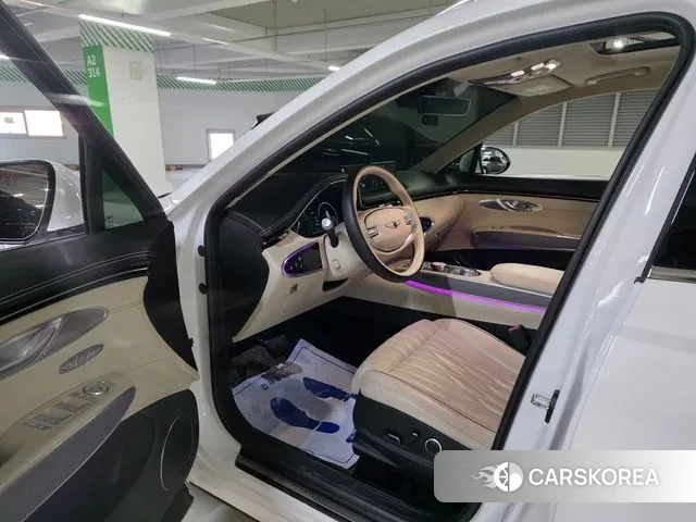 Genesis GV70 2023 Белый из Кореи, фото 5