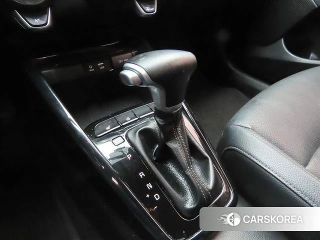 Kia Stonic 2018 Черный из Кореи, фото 5