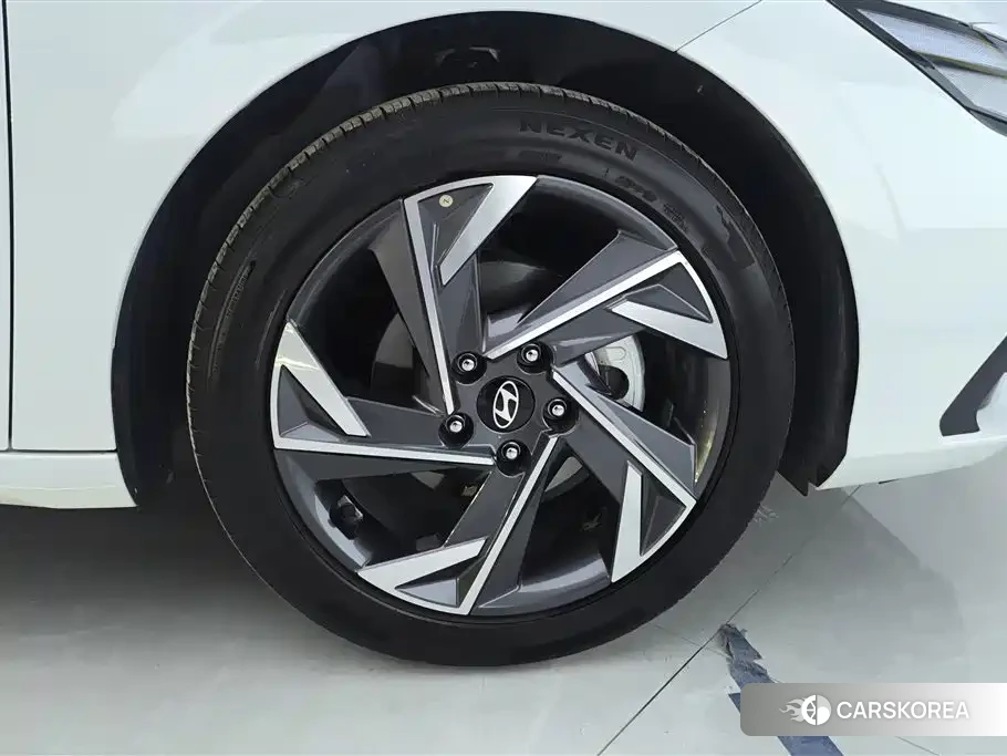 Hyundai Elantra 2026 Белый из Китая, фото 5