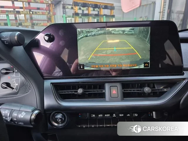 Lexus UX250h 2023 Серебряный из Кореи, фото 5