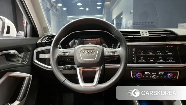 Audi Q3 (F3) 2023 Белый из Кореи, фото 5