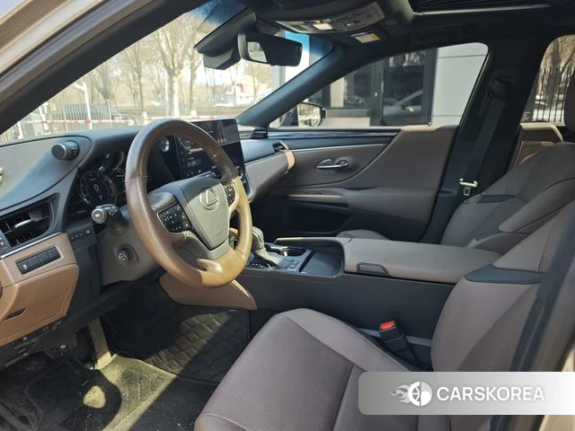 Lexus ES 2025 Серебристо-серый из Китая, фото 5