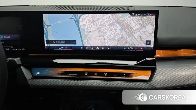 BMW 5 Series (G60) 2025 Серебристо-серый из Кореи, фото 5