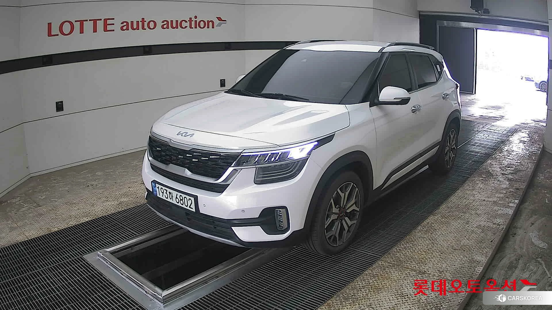 Kia Seltos 2022 Snow White Pearl из Кореи, фото 5