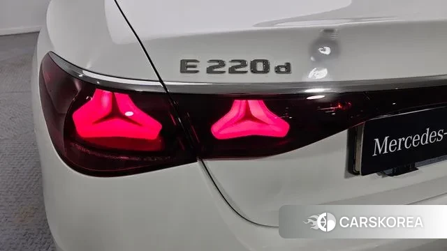 Mercedes-Benz E-Class W214 2024 Белый из Кореи, фото 5