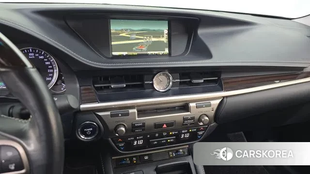 Lexus New ES300h 2018 Серебристо-серый из Кореи, фото 5