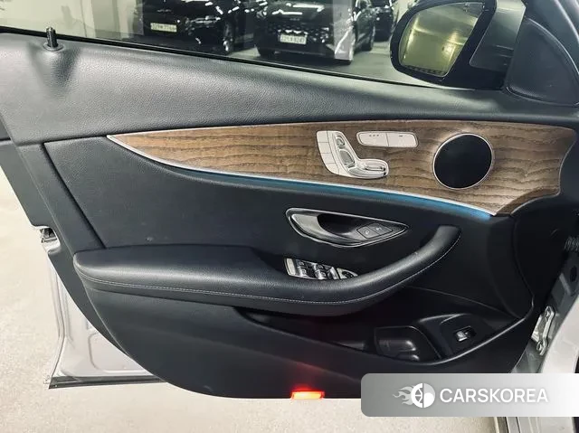 Mercedes-Benz E-Class W213 2018 Серебряный из Кореи, фото 5