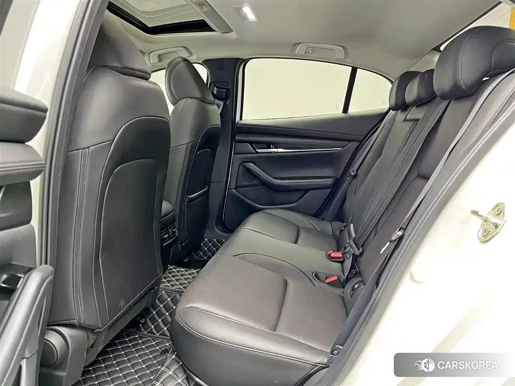 Mazda 3 2024 Белый из Китая, фото 5