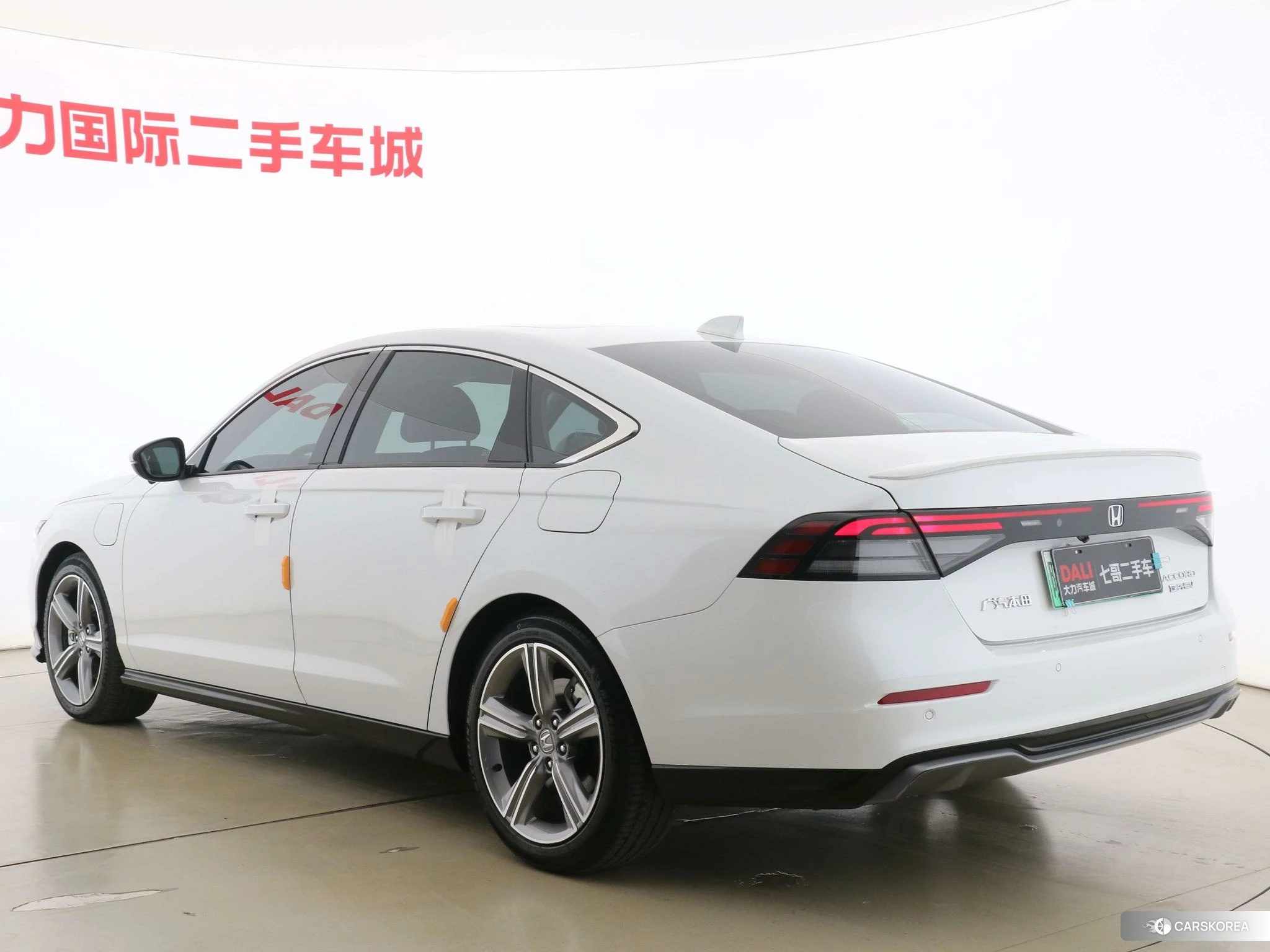 Honda Accord PHEV 2023 Белый из Китая, фото 5