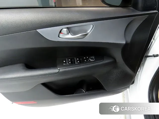 Kia The New K3 2nd generation 2021 Белый из Кореи, фото 5