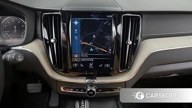 Volvo XC60 second Generation 2020 Серебристо-серый из Кореи, фото 5