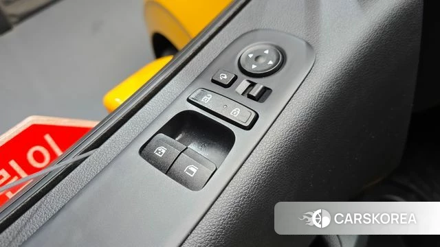 Hyundai Staria 2023 Желтый из Кореи, фото 5