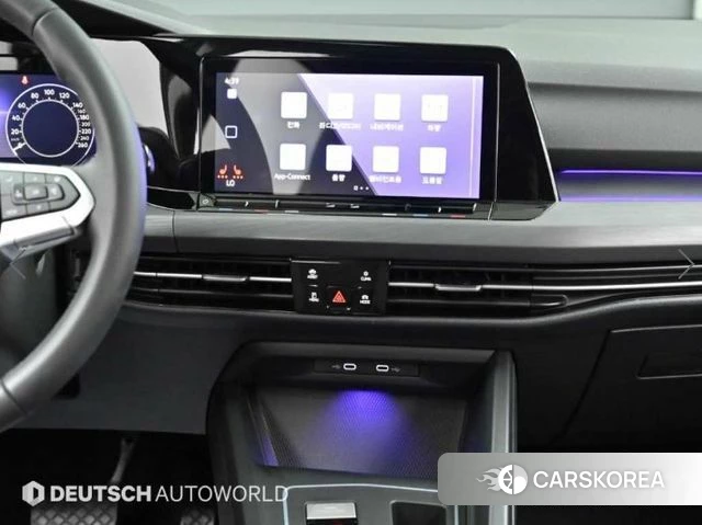 Volkswagen Golf 8th Generation 2022 Белый из Кореи, фото 5