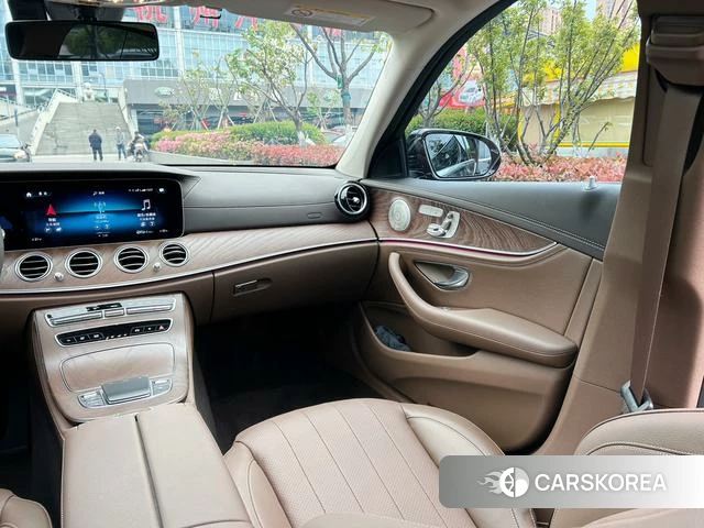 Mercedes-Benz E-class 2023 Черный из Китая, фото 5