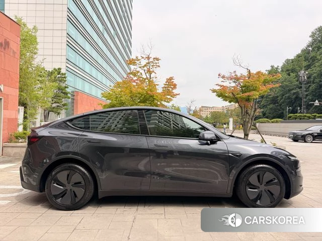 Tesla Model Y 2025 Серый из Кореи, фото 5