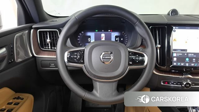 Volvo XC60 second Generation 2023 Белый из Кореи, фото 5
