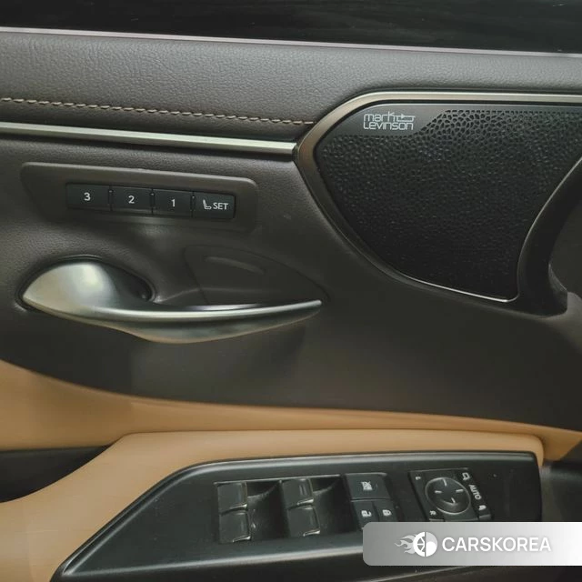Lexus ES300h 7th generation 2021 Песочный из Кореи, фото 5